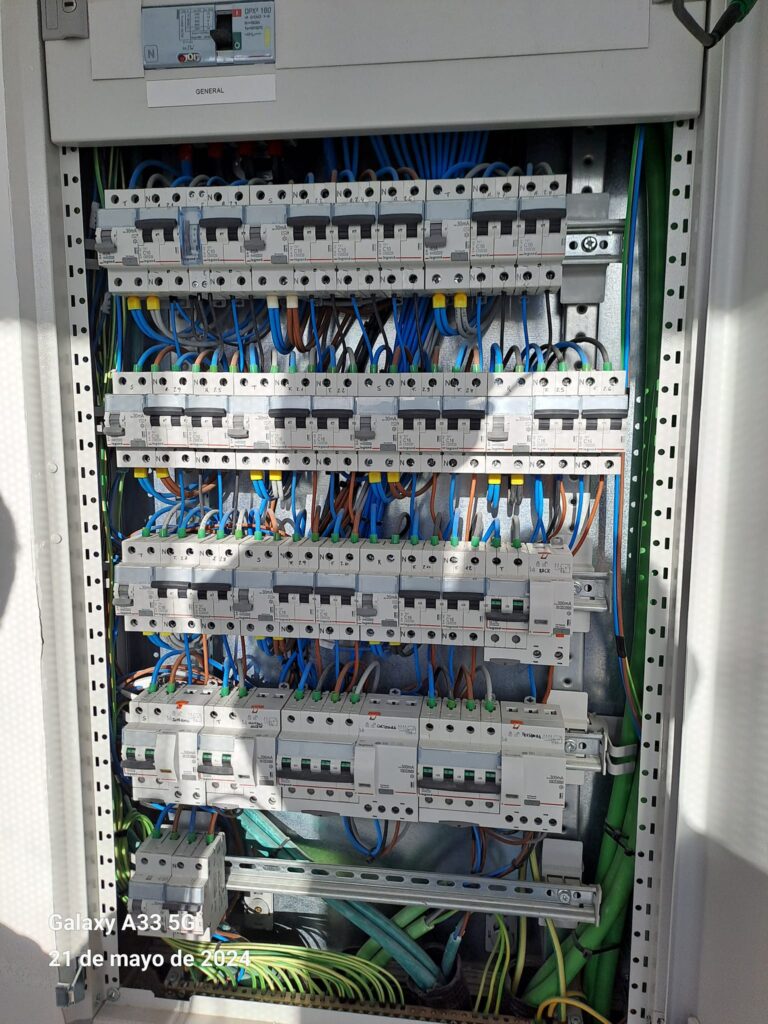Proyectos eléctricos y de telecomunicaciones para el sector industrial, residencial y público en Murcia